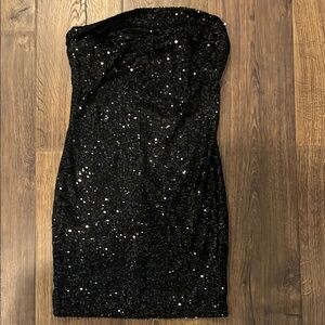 Elegant Black Sequin Strapless Dress